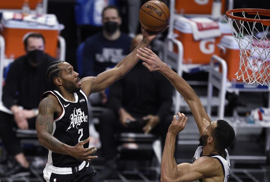  快船乔治复出首战砍下28+8+6  