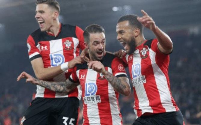  布雷斯特vs巴黎冲突不断，下半场多次中断比赛  