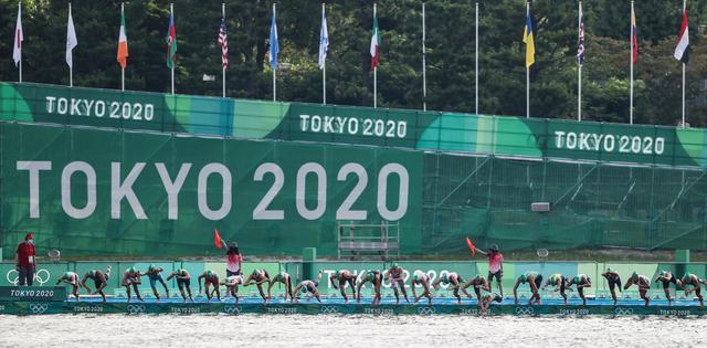  英超赛场现无人机抗议，呼吁放宽酒精销售限制  