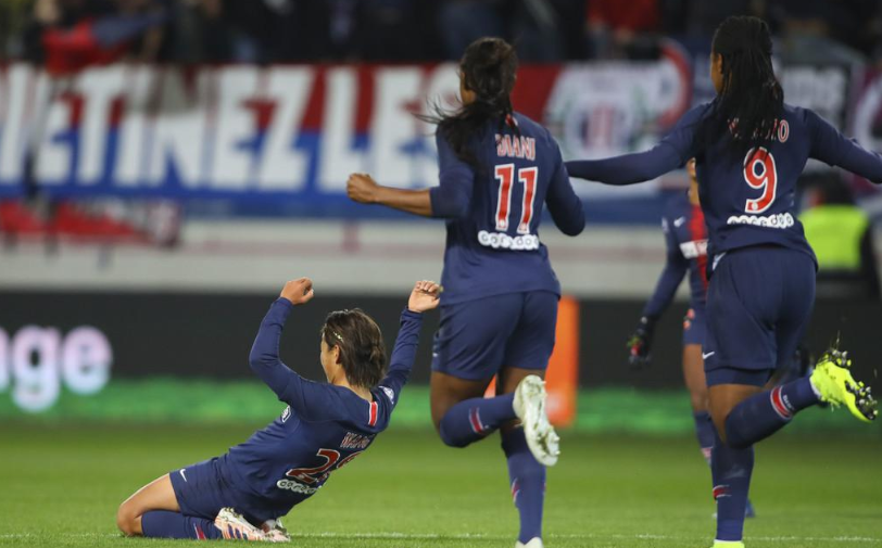  里尔女足创造联赛不败夺冠奇迹  