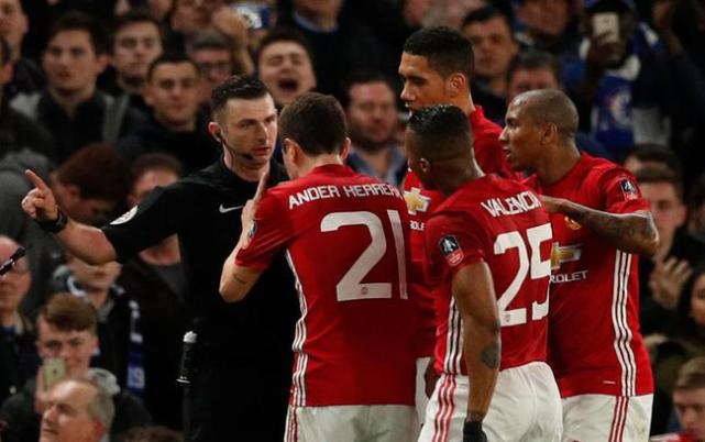  Tottenham争议红牌少打一人仍顽强战平曼联  